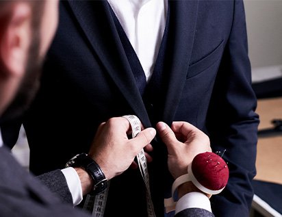 Zalety szycia na miarę oraz u krawca